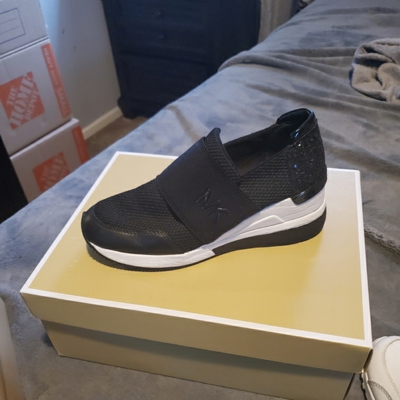 Shoes - Picture 1 of 1
